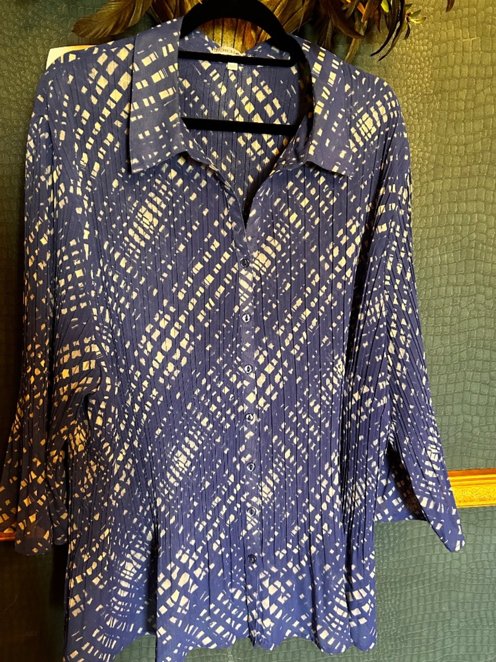Beautiful blouse plus size 4X New!  Looks great compliments jean,slacks or skirt